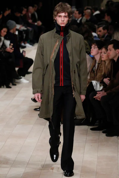 Look 19